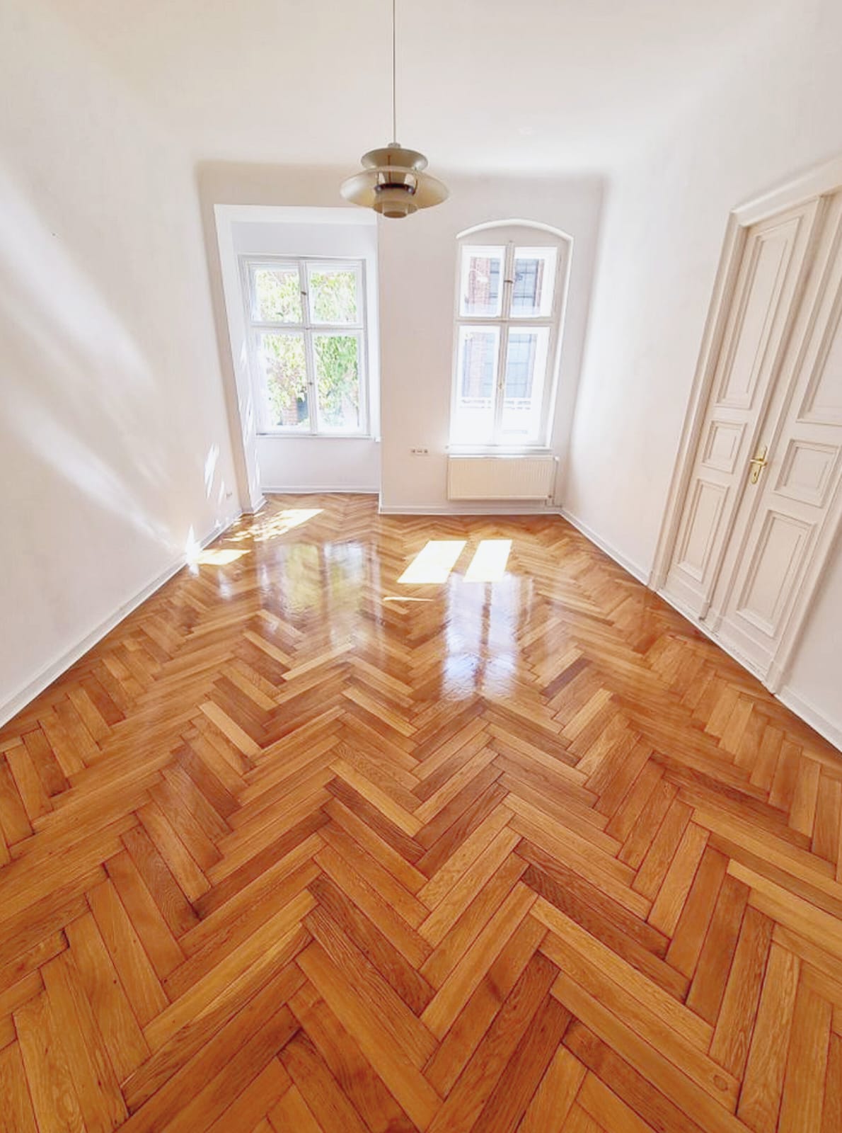 Vinylboden verlegen Hamburg – Designboden Holzoptik fachgerecht verlegt von RAUMWERQ Innenausbau